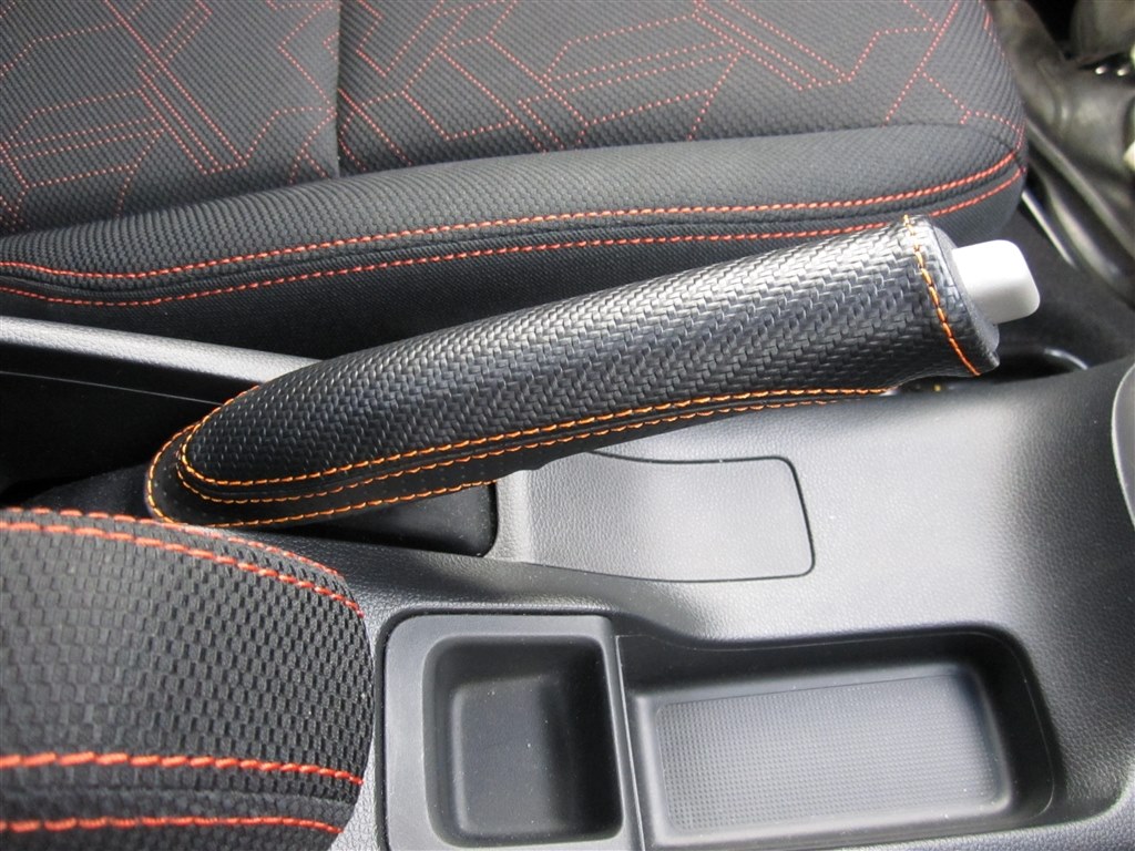 サイドブレーキとドアアームレストの汚れについて ホンダ フィット ハイブリッド 13年モデル のクチコミ掲示板 価格 Com