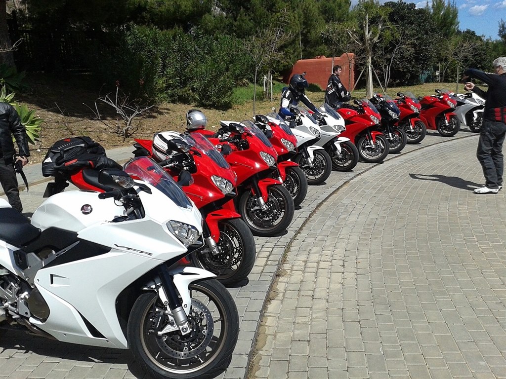 白色は国内販売しないのでしょうか ホンダ Vfr800f のクチコミ掲示板 価格 Com