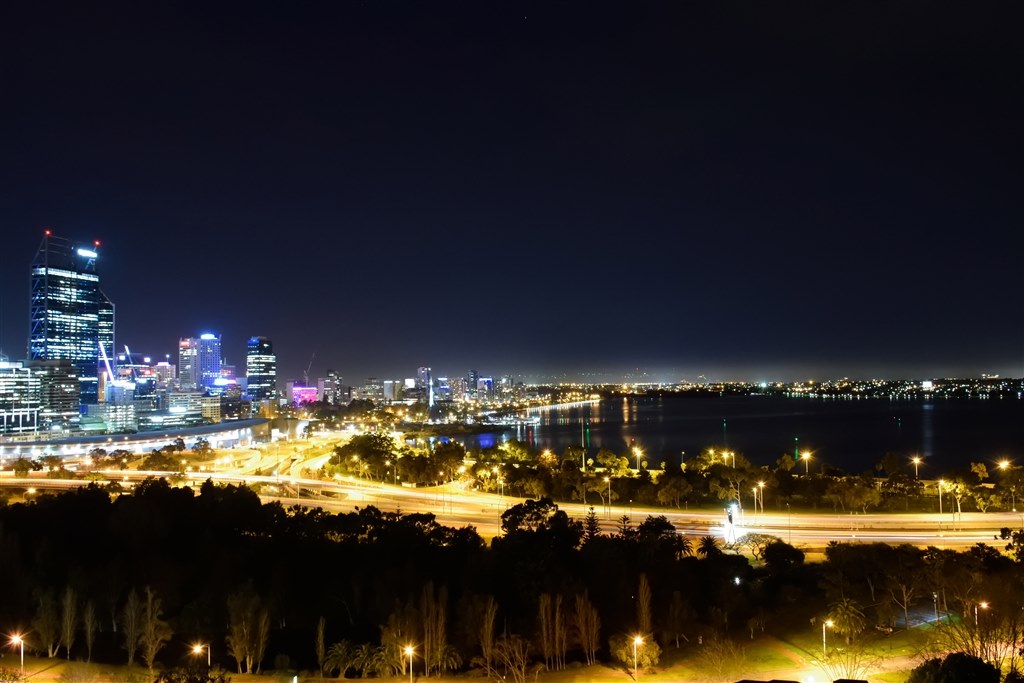 届いてすぐ使える‼️✨夜景や風景の撮影に✨Nikon D3300✨ 夜景、夜撮影』 ニコン D3300 ボディ のクチコミ掲示板 - 価格.com