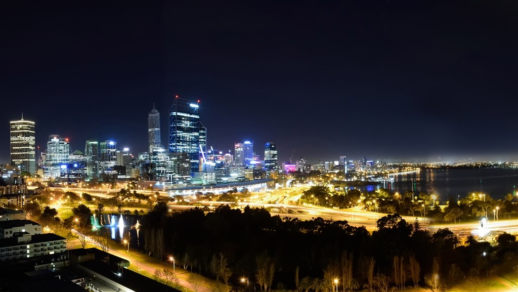 届いてすぐ使える‼️✨夜景や風景の撮影に✨Nikon D3300✨ ✨夜景や風景の撮影に✨Nikon D3300✨届いてすぐ使える✨