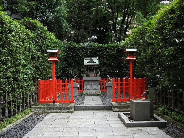 KYOCERA Finecam FINECAM SL400R デジカメ ピンク色 京セラ、SL400Rに6,000台限定のミルキーピンク追加