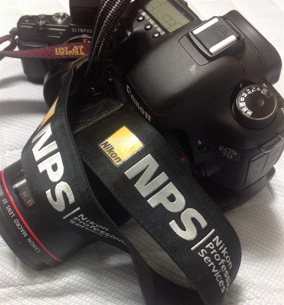 キャノンカメラ本体 EOS 7D 変換アダプタ付　ストラップ付 Amazon.co.jp: 交換用カメラ バッテリーカバー ドアキャップ 蓋