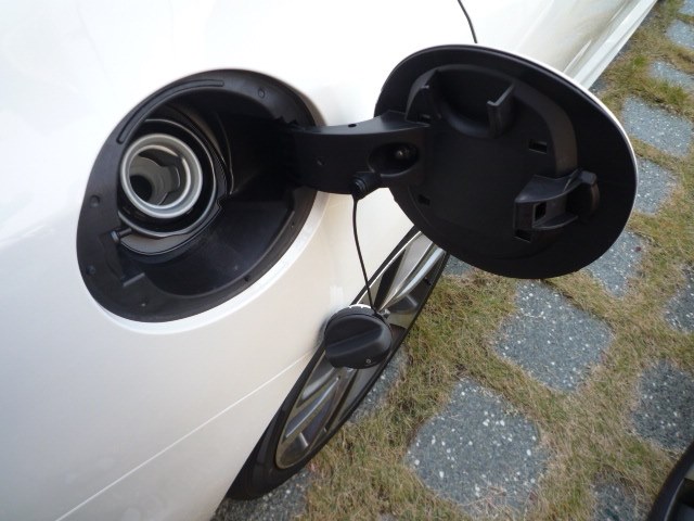 給油時のｷｬｯﾌﾟﾌｯｸが必要』 スバル レヴォーグ 2014年モデル のクチコミ