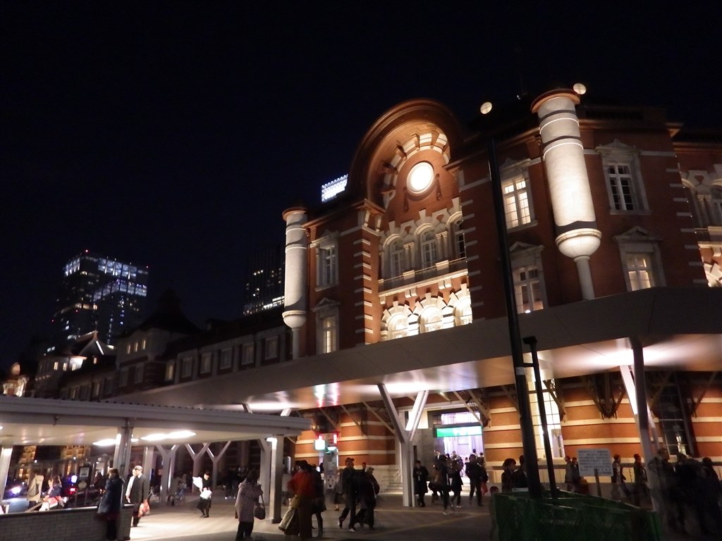 駅露出 