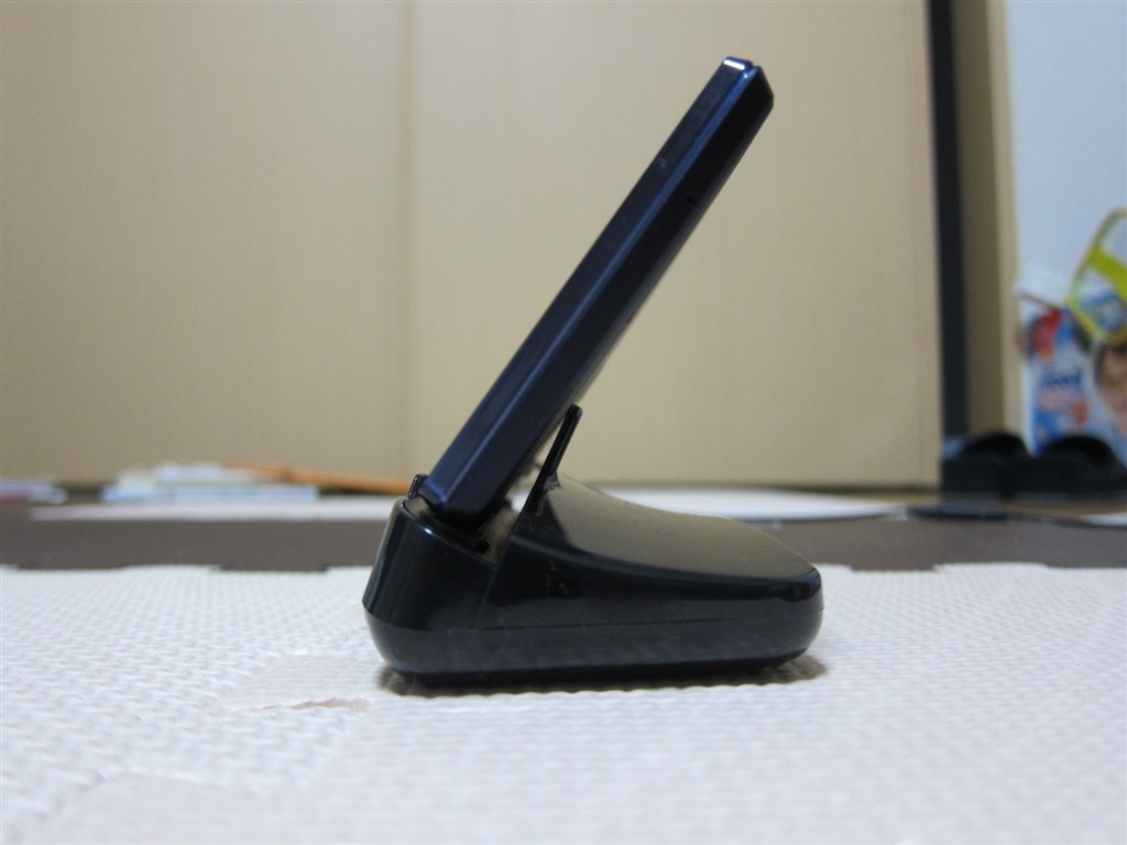 卓上ホルダー クレードル やはり有ると便利ですね シャープ Aquos Zeta Sh 01g Docomo のクチコミ掲示板 価格 Com