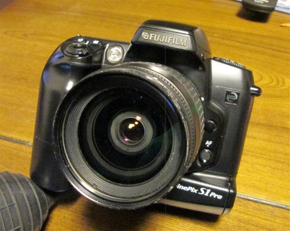 Canon PowerShot A2300 シルバー Amazon | Canon デジタルカメラ PowerShot A2300 シルバー 光学5