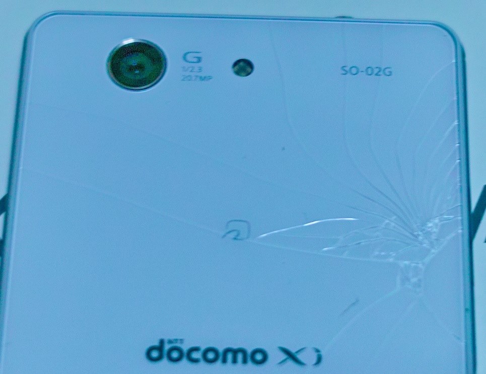 背面ガラス割れ不良』 SONY Xperia Z3 Compact SO-02G docomo の 