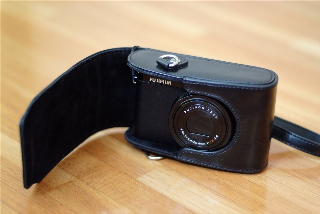 FUJIFILM XQ1 デジタルカメラ 本体と付属品　オマケのハーフケース付き Amazon | FUJIFILM デジタルカメラ XQ1 ブラック F FX-XQ1 B