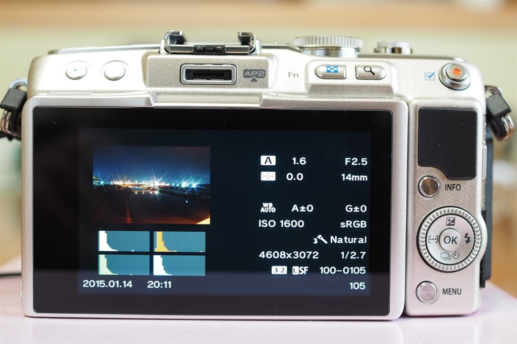 人気のホワイト♪タッチパネル！簡単キレイに自撮り♪☆オリンパス E