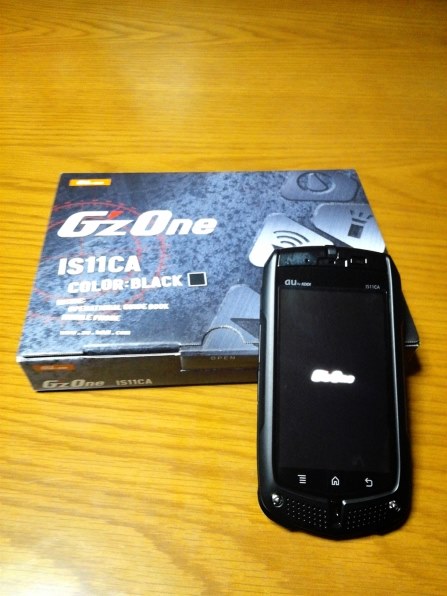 カシオ G'zOne IS11CA au 価格比較 - 価格.com