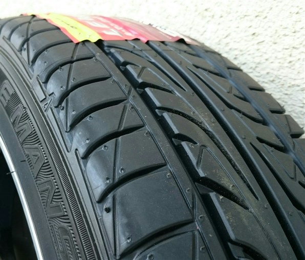YOKOHAMA BluEarth RV-01 245/35R20 95W XL 価格比較 - 価格.com