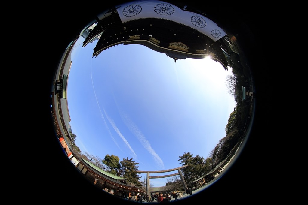 Canon 超広角ズームレンズ EF8-15mm F4Lフィッシュアイ USM Amazon.co.jp: Canon EF 8-15mm F4 L Fisheye USM : 家電＆カメラ
