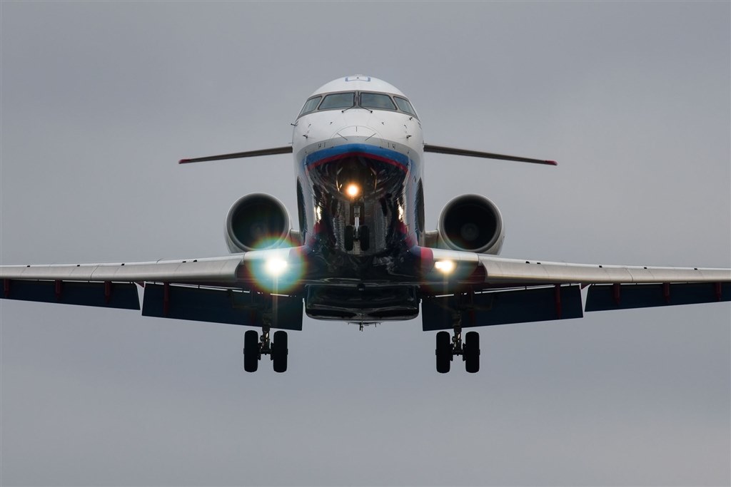 夜の飛行機とPFフレア』 ニコン AF-S NIKKOR 300mm f/4E PF ED 夜の飛行機とPFフレア』 ニコン AF-S NIKKOR 300mm f/4E PF ED