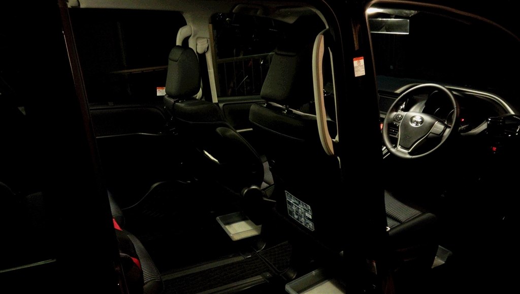 ｌｅｄルームランプ 4000k トヨタ ヴォクシー 14年モデル のクチコミ掲示板 価格 Com