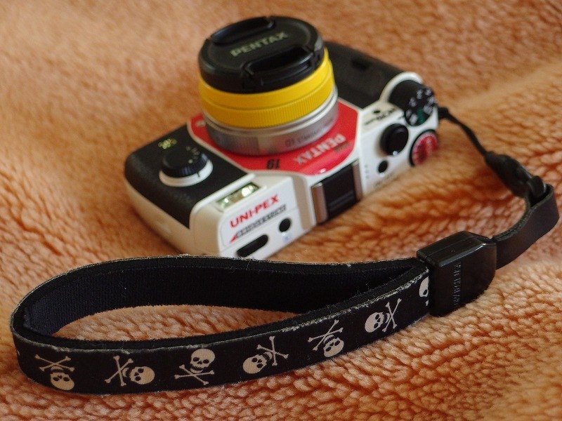 皆さんはストラップはお使いですか？』 ペンタックス PENTAX Q7 ダブル