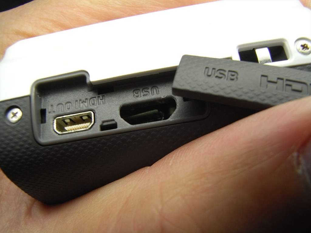 充電するコネクターが奥に入ってしまった』 カシオ HIGH SPEED