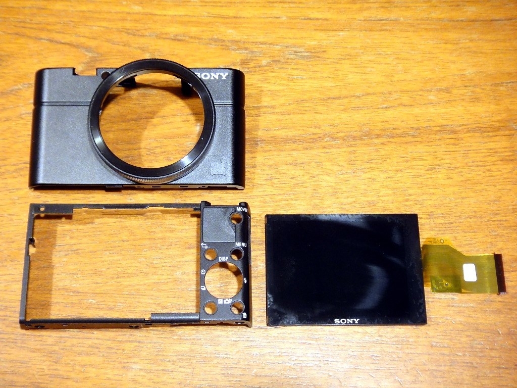 液晶モニタのコーティング剥がれ』 SONY サイバーショット DSC-RX100M2