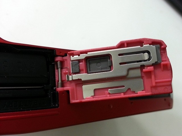 デジカメ　Panasonic DMC-LX7 【バッテリーカバー故障】 Panasonic Lumixの壊れたバッテリーカバーを直すには？ : r/Cameras