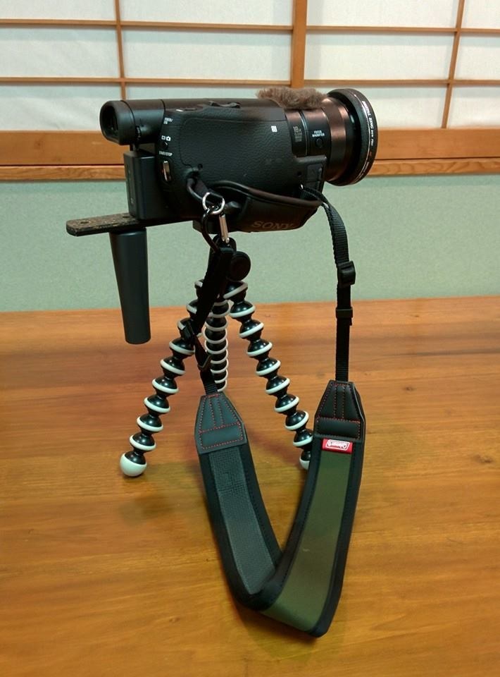 ストラップはどんなモノをお使いですか！？』 SONY FDR-AX100 の