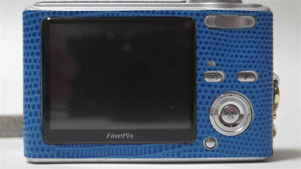 張り革とネックストラップでドレスアップ』 富士フイルム FinePix F10