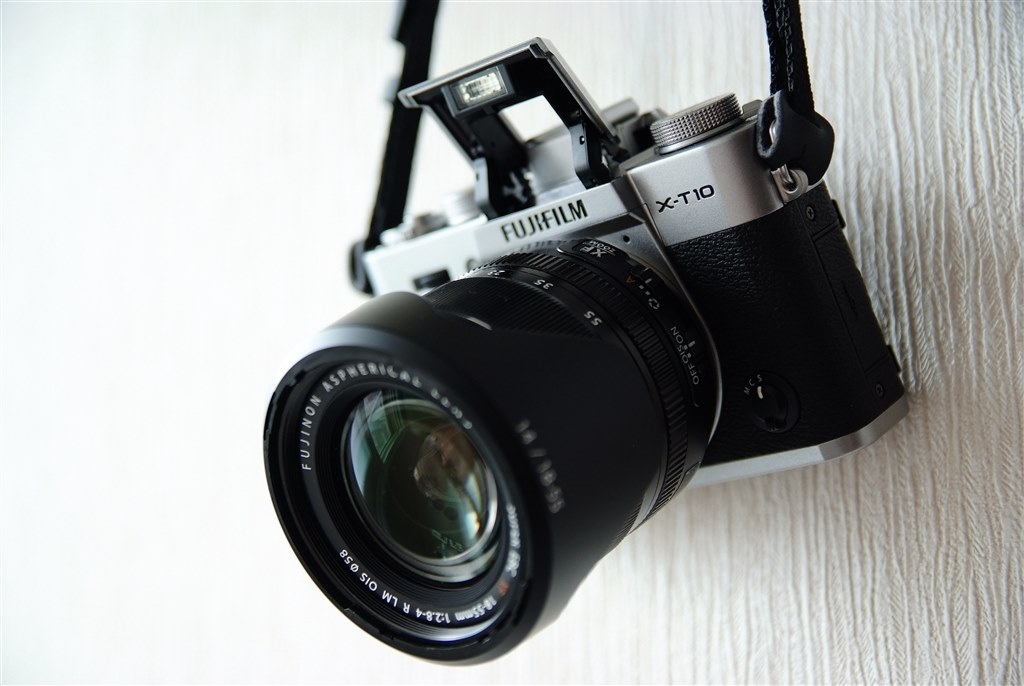 ブラックかシルバーか』 富士フイルム FUJIFILM X-T10 レンズキット の