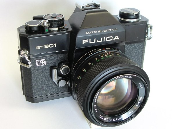 ブラックかシルバーか』 富士フイルム FUJIFILM X-T10 レンズキット の