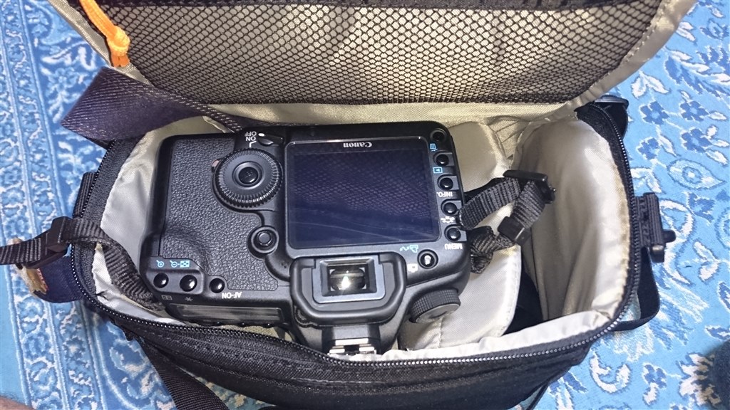 オススメのカメラバッグを教えてください』 CANON EOS 6D EF24-70L IS