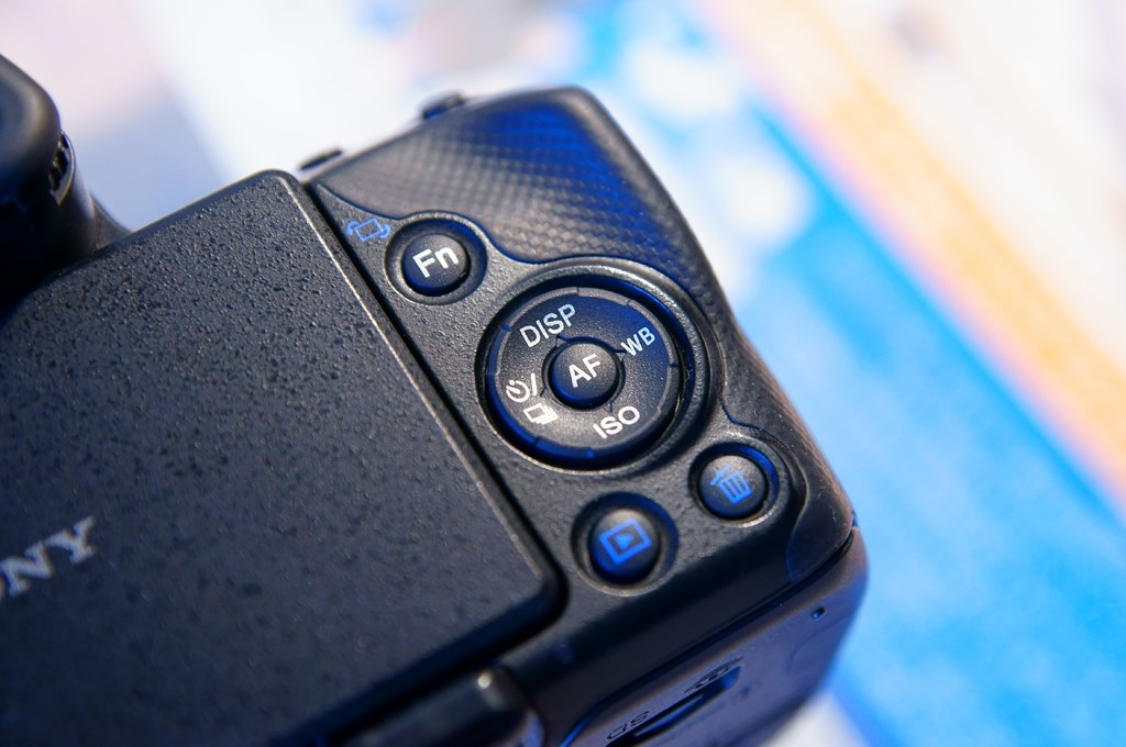 初めての実費修理：十字キーとTLMの交換』 SONY α55 SLT-A55V ボディ