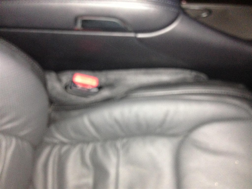 大型コンソールボックスとシートの隙間 トヨタ ヴェルファイア 15年モデル のクチコミ掲示板 価格 Com
