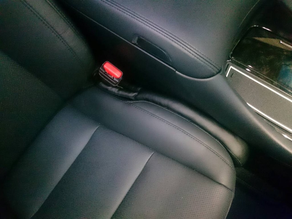 大型コンソールボックスとシートの隙間 トヨタ ヴェルファイア 15年モデル のクチコミ掲示板 価格 Com