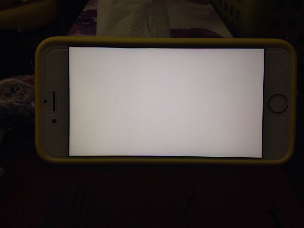 液晶の上部に黄ばみ 色むら 違和感が Apple Iphone 6s 64gb Softbank のクチコミ掲示板 価格 Com