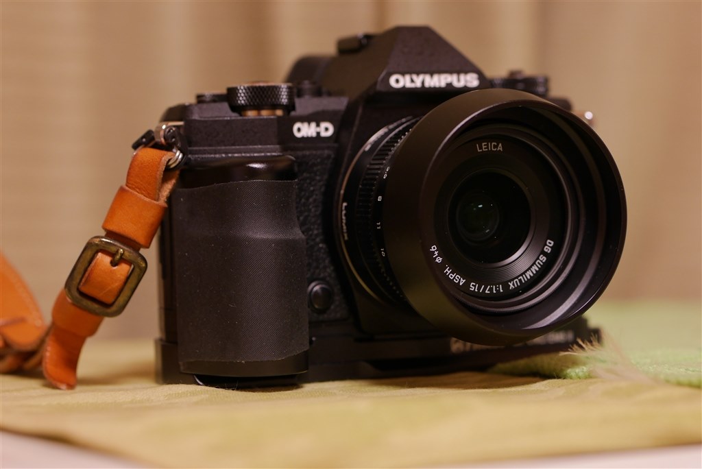 グリップ（No1accessory LLX-SSEM5M2-01 ブラック）』 オリンパス OLYMPUS OM-D E-M5 Mark II ボディ  のクチコミ掲示板 - 価格.com