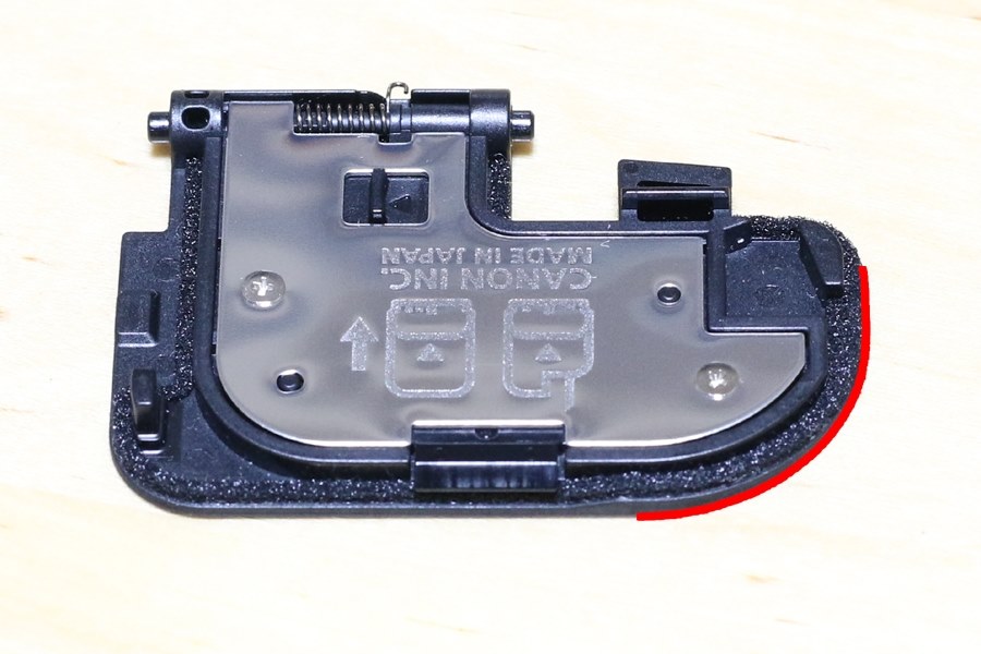 電池室の蓋キシミ』 CANON EOS 5D Mark III ボディ のクチコミ