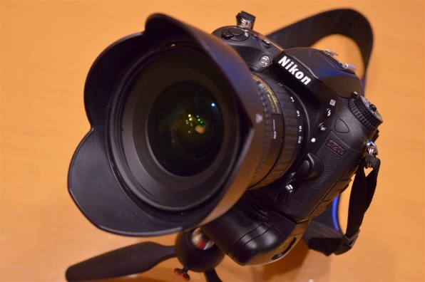 バッテリーグリップが動かない』 ニコン D7200 バッテリーパックキット