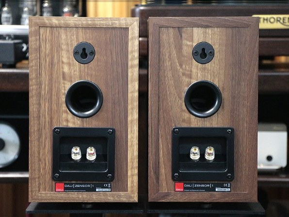背面写真』 DALI ZENSOR1 [ライトウォールナット ペア] のクチコミ
