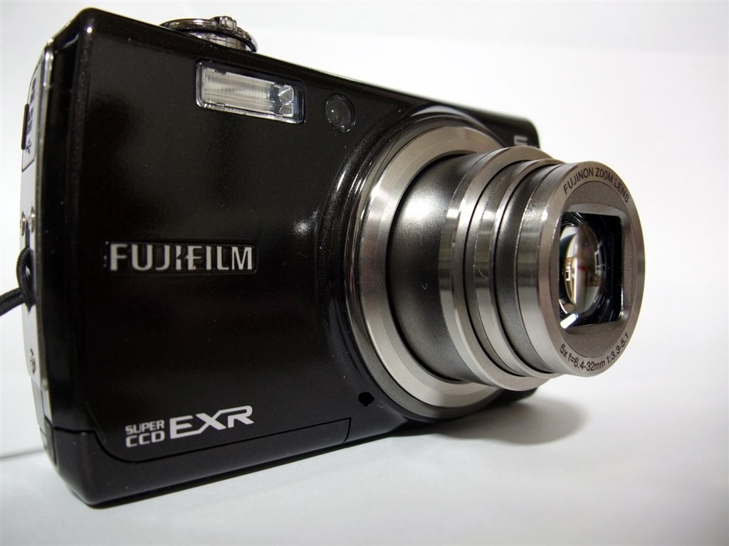 おジャンクコーナーにフルセット美品』 富士フイルム FinePix F200EXR