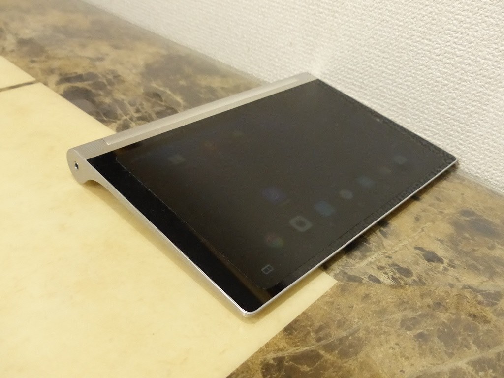 テーブルに置いて使う時の感じ Lenovo Yoga Tablet 2 0l Simフリー のクチコミ掲示板 価格 Com