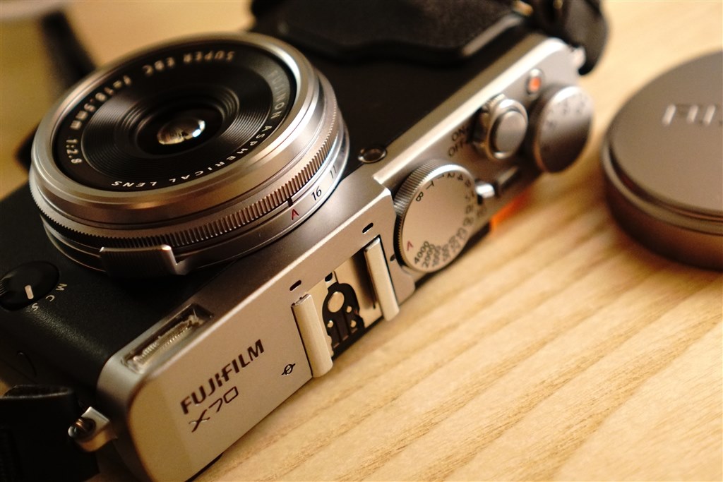 屋外晴天時のモニタの見え方』 富士フイルム FUJIFILM X70 のクチコミ