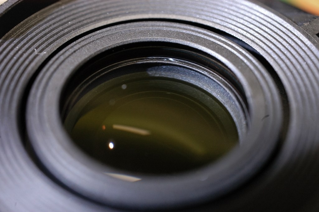 レンズにヒビ？』 ニコン AF-S DX NIKKOR 18-55mm f/3.5-5.6G VR
