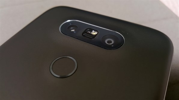 LG Electronics - 【新品未使用】au isai vivid LGV32/ブラック/判定○ LG Electronics - 【新品未使用】au isai vivid LGV32/ブラック