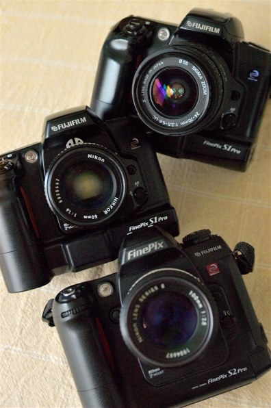 Fujifilm FinePix S1 Pro デジタル一眼レフ FUJIFILM | 企業情報 | ニュースリリース | デジタルカメラ