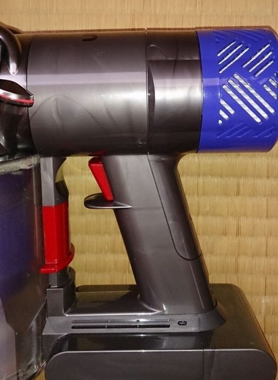 ヘッドの傷について』 ダイソン Dyson V8 Fluffy SV10FF の