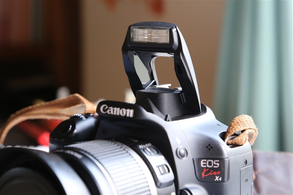 内蔵ストロボ不調　Canon EOS Kiss X4ボディ　送料無料カメラ