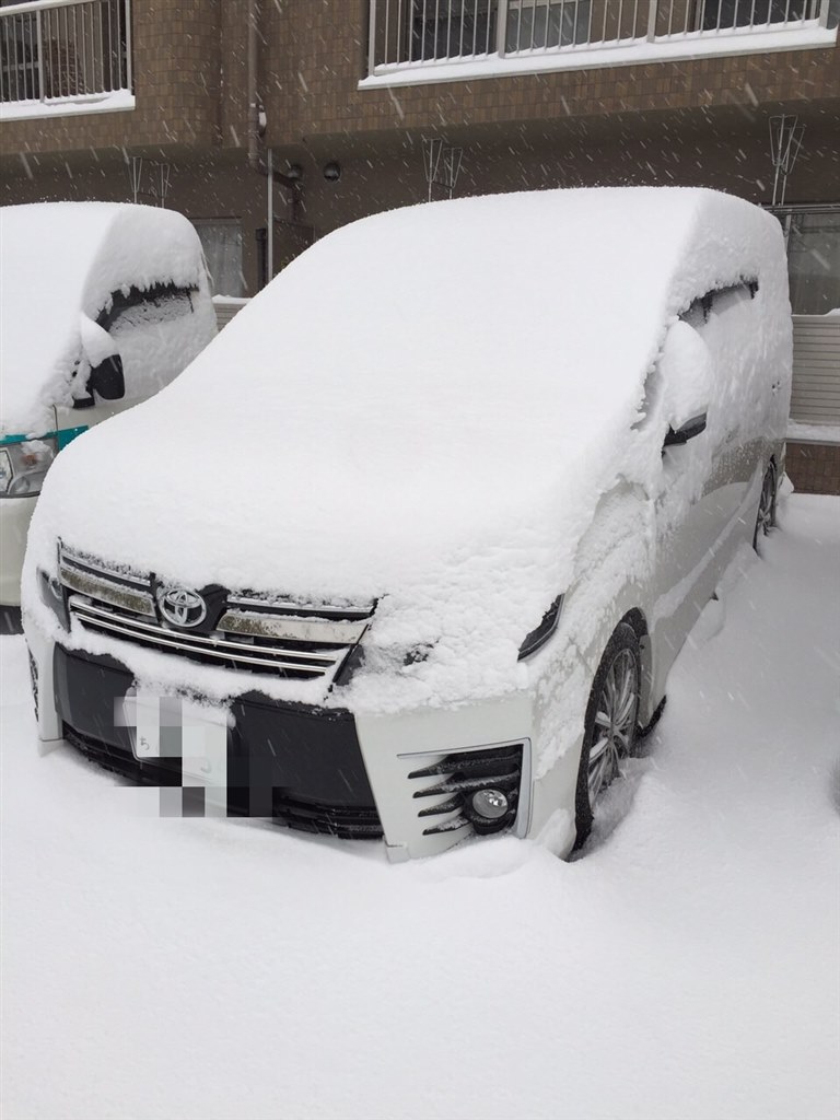 Voxyの屋根部分が薄いので 雪の重みでへこみが心配 トヨタ ヴォクシー 14年モデル のクチコミ掲示板 価格 Com