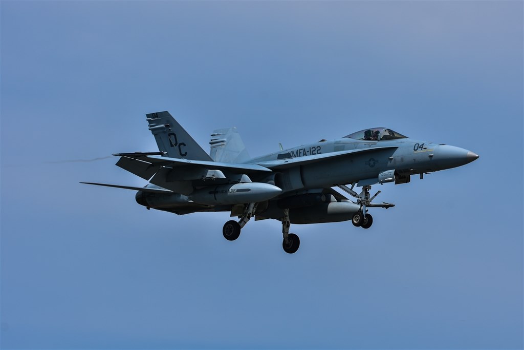 戦闘機や普通に背景を撮りたいです』 ニコン D7200 ボディ のクチコミ