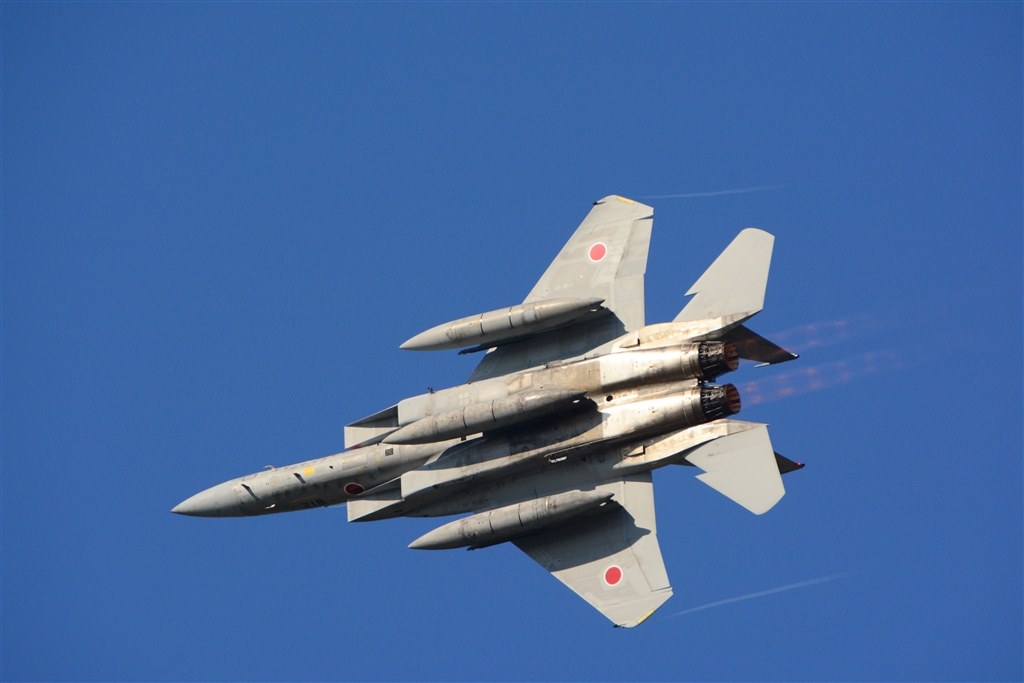 戦闘機や普通に背景を撮りたいです』 ニコン D7200 ボディ のクチコミ