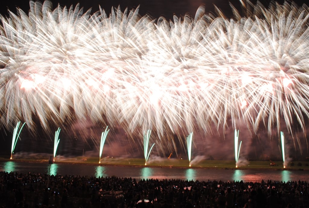 花火写真⑧ ニコンZ 8レビュー（36）インターバル撮影で楽々花火撮影♬ 超長距離