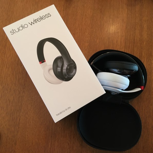 ビーツ・エレクトロニクス studio wireless MP1F2PA/A [グロス