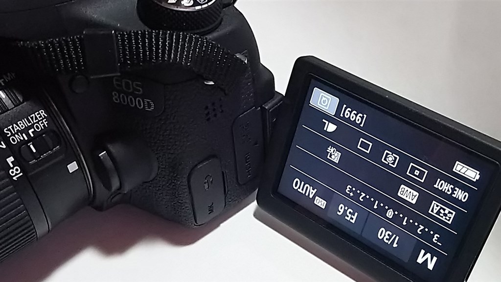 バリアングル液晶の反転角度?』 CANON EOS 8000D EF-S18-135 IS バリアングル液晶の反転角度?』 CANON EOS 8000D EF-S18-135 IS