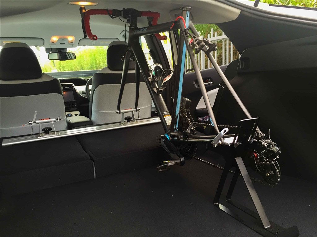 折り畳み自転車、プリウスにも乗せれる大きさです